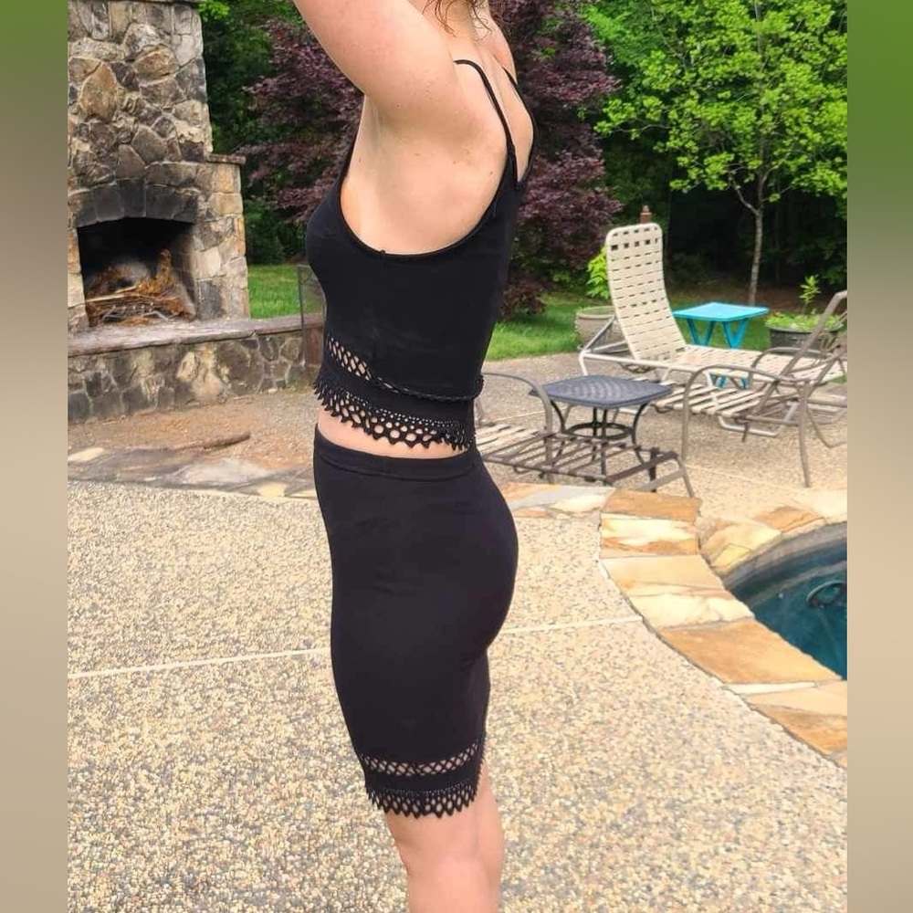 Black boohoo bodycon skirt